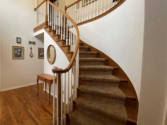 3rd image of 49 Pennsylvania Ct