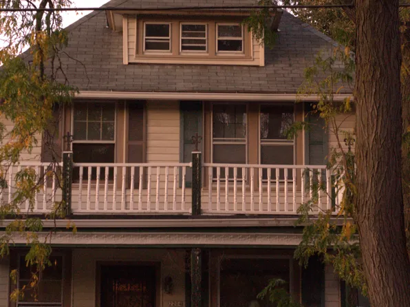 2204 E Webster Pl, Milwaukee, WI 53211