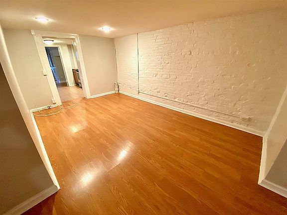 2nd image of 611 Bloomfield St