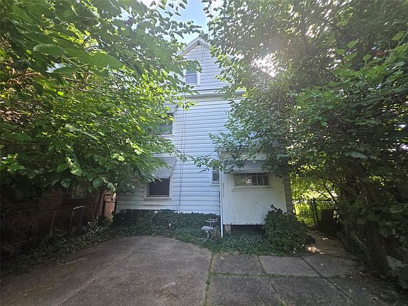 5th image of 926 Wallace St