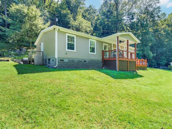 279 Clyde Hobbs Dr, Dryden, VA 24243