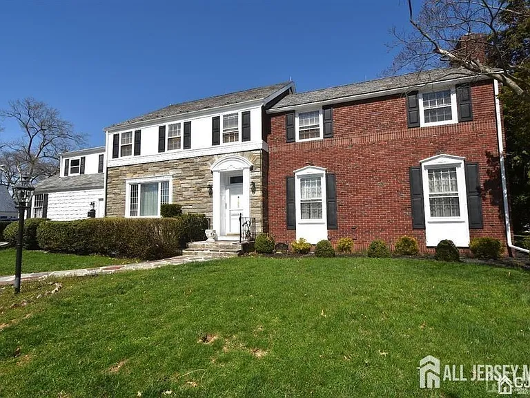 195 New York Ave — Photo 1