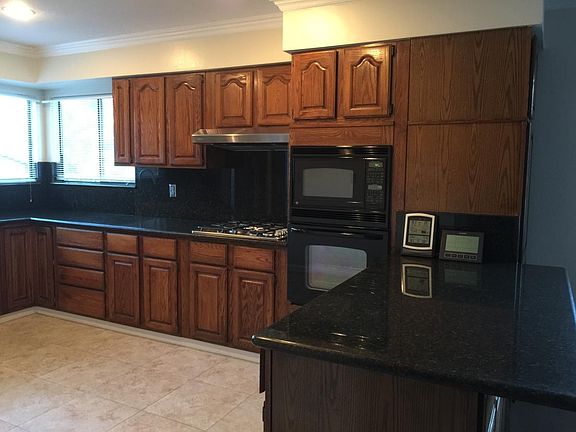 5th image of 752 Edge Ln #One
