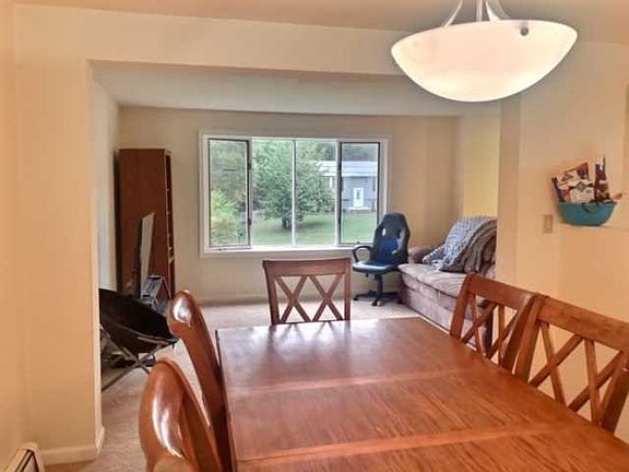 5th image of 12 Hyde Park Dr