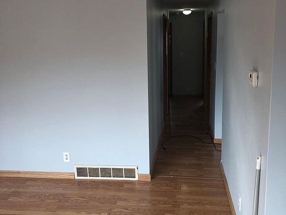 5th image of 142 Joseph Dr #1