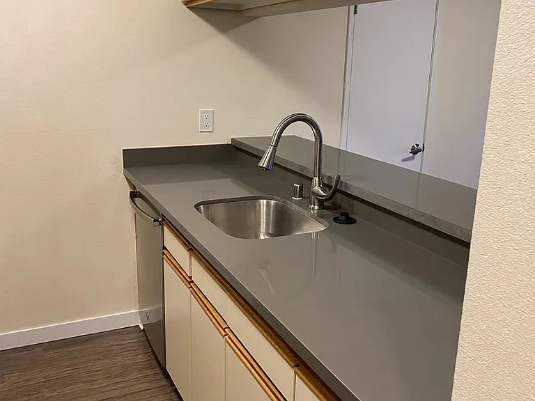 Daniels Apartments — Photo 24