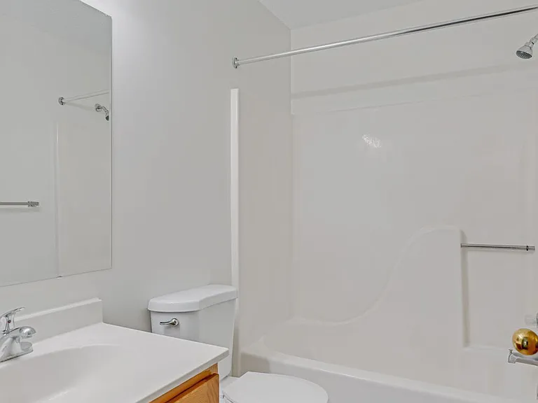 Applewoods Apartments — Photo 21