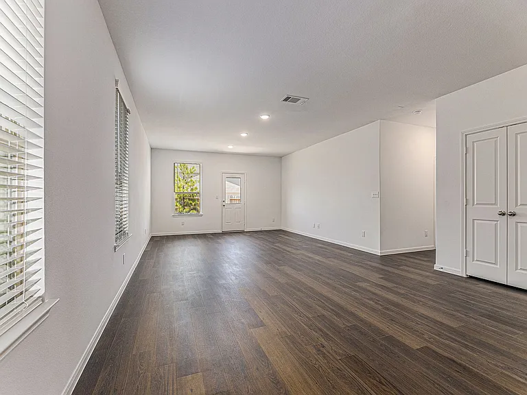 235 Pine Cavern Dr — Photo 4