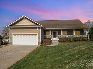 8200 Deer Dr, Harrisburg, NC 28075