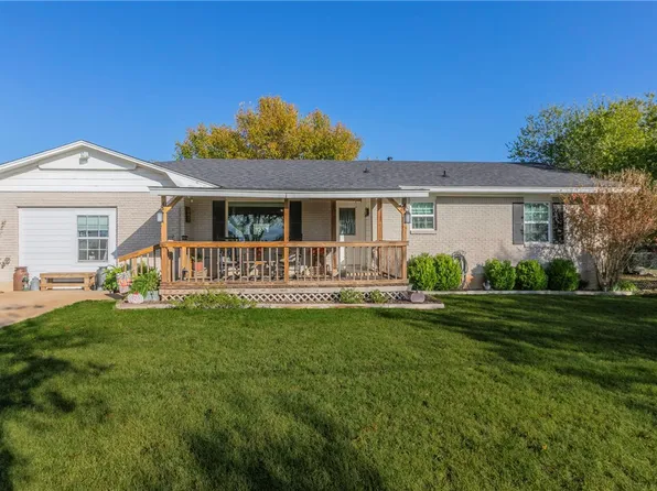 1134 N Lone Star Pkwy, Mc Gregor, TX 76657