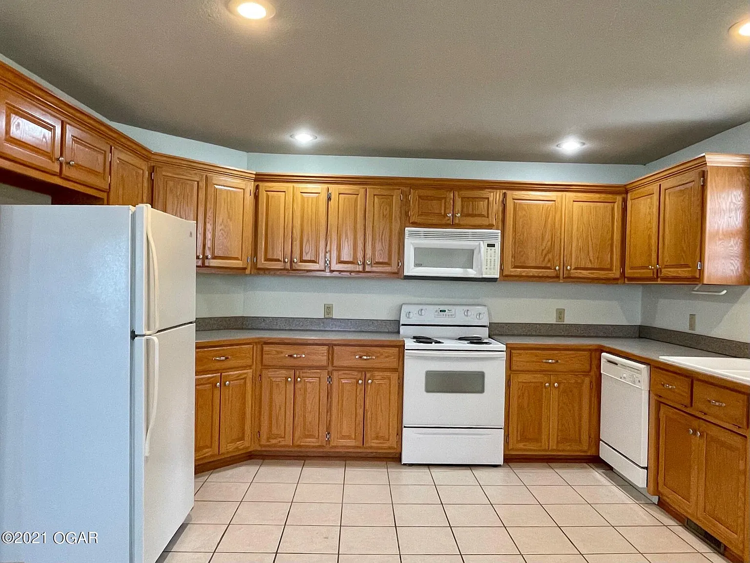 3 bed, 2.0 bath, 1677 sqft, $1,300 — Photo 4