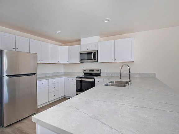 5th image of 3042 C St #2