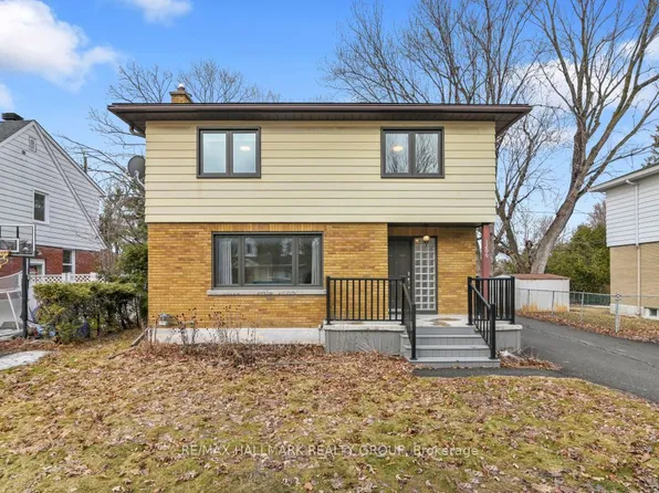 1206 Checkers Rd, Ottawa, ON K2C 2S7