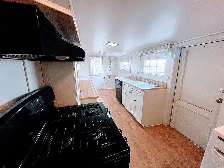 888 Turquoise St — Photo 7