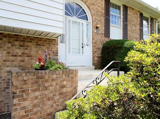 3808 Roseneath St, Olney, MD 20832