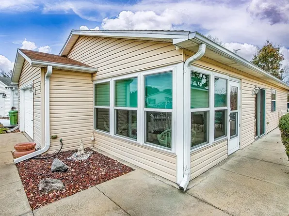 221 Montoya Dr, The Villages, FL 32159