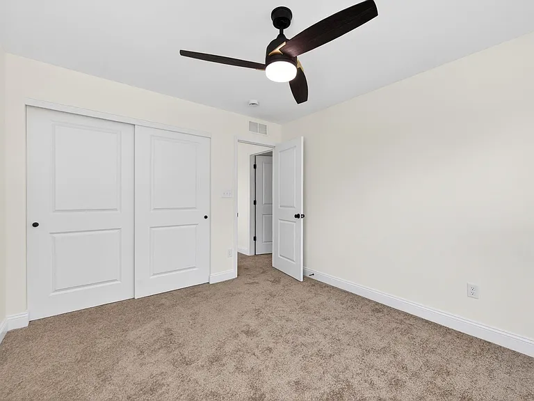 145 Sesame Loop — Photo 25