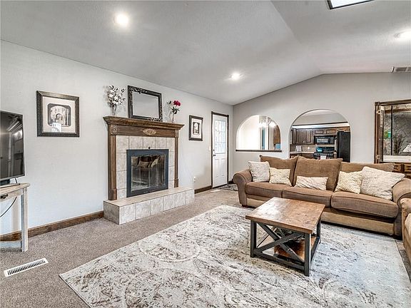 4th image of 11505 Mackel Dr