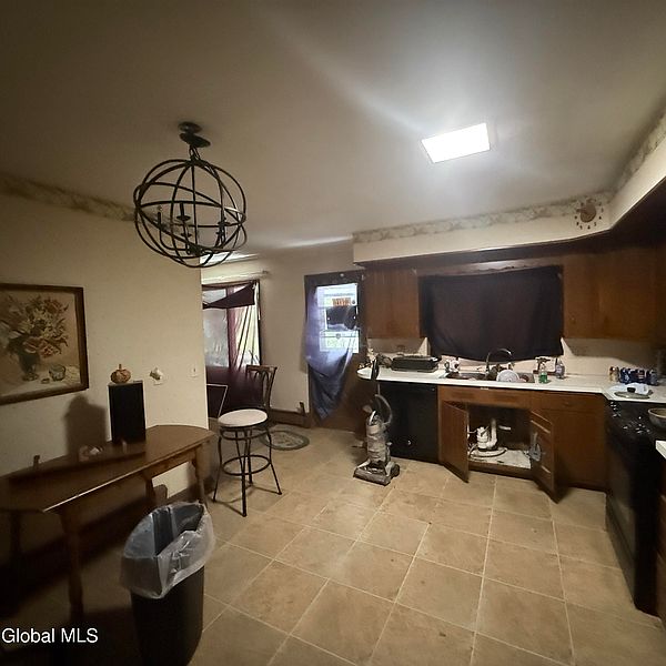 2nd image of 181 S Kingsboro Avenue