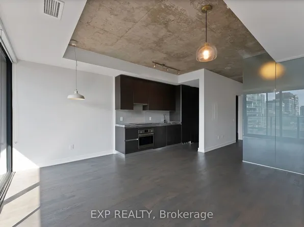 629 King St W, Toronto, ON
