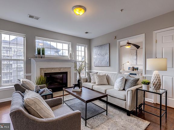 4th image of 305 S Payne St #14