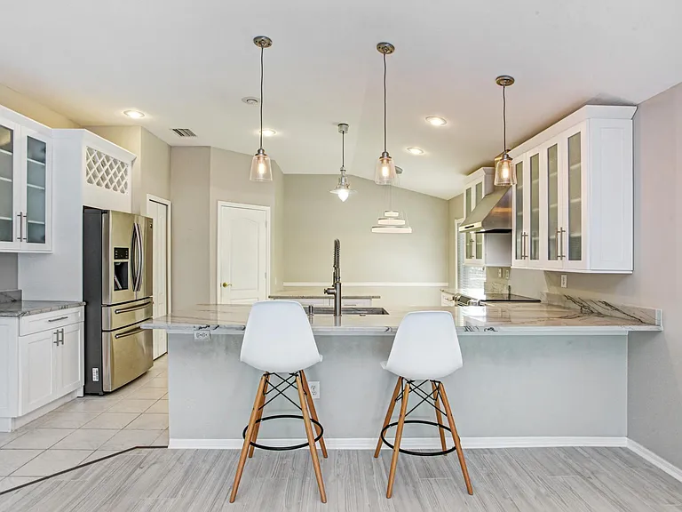 Quartzite countertops, Gourmet Chef's Kitchen, designer fini