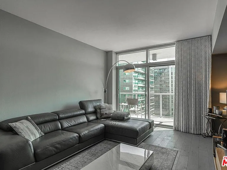 13700 Marina Pointe Dr #1431 — Photo 3