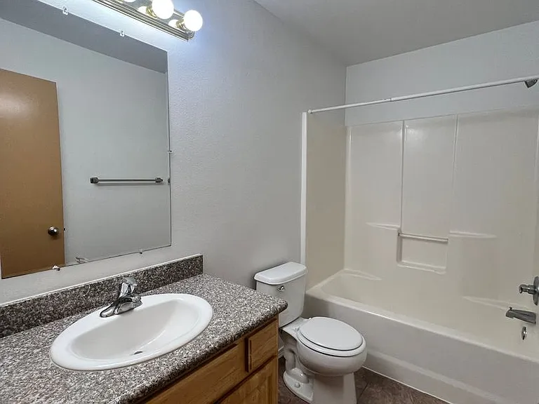 1620 W Lee St #4 — Photo 17
