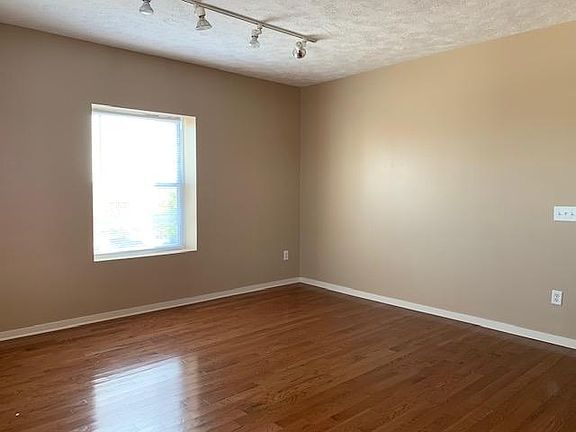 5th image of 204 Paxton Ct APT 2