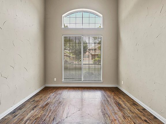 Entry sitting room