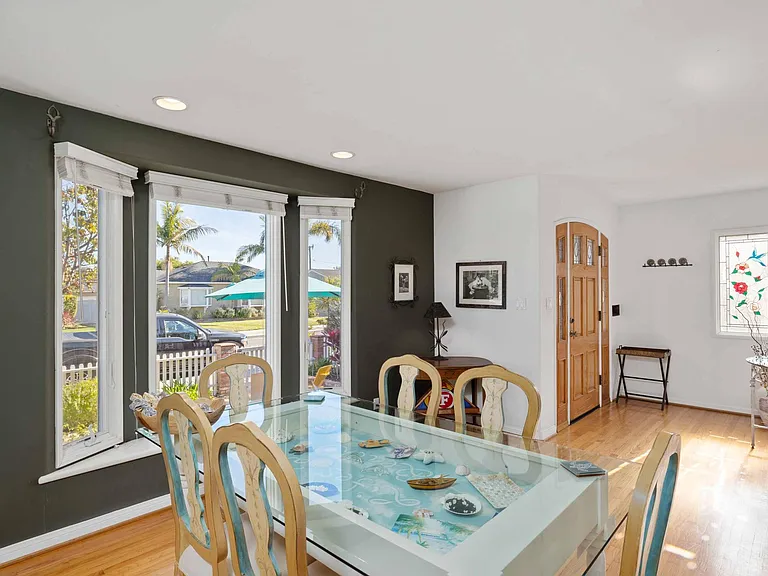 1605 Lynngrove Dr — Photo 4
