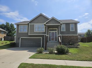 1109 Meadowbrooke Ln, Junction City, KS 66441