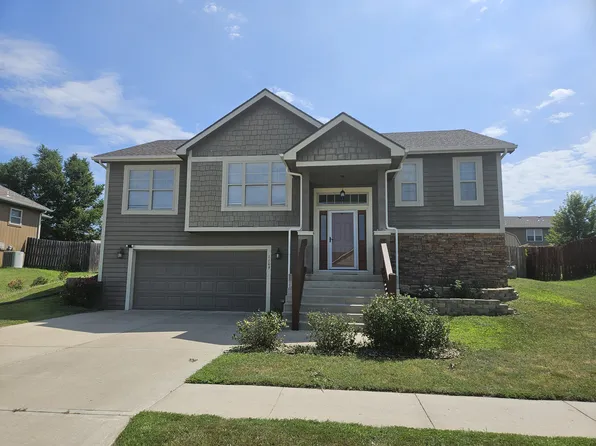 1109 Meadowbrooke Ln, Junction City, KS 66441