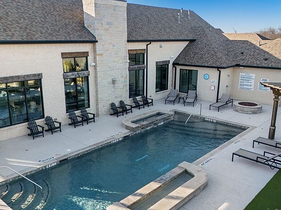 3rd image of 815 Rio Vista Ln