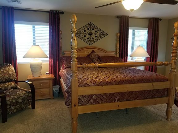 Master BR w/2 closets