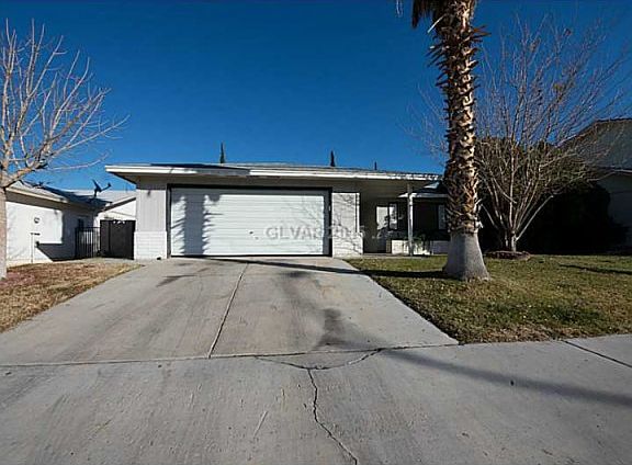 2nd image of 209 Hyman Pl