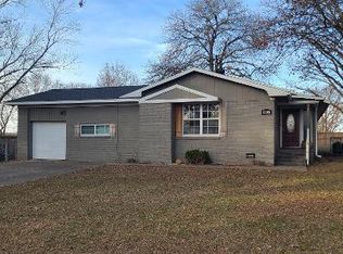 1105 NE 3rd St, Bentonville, AR 72712