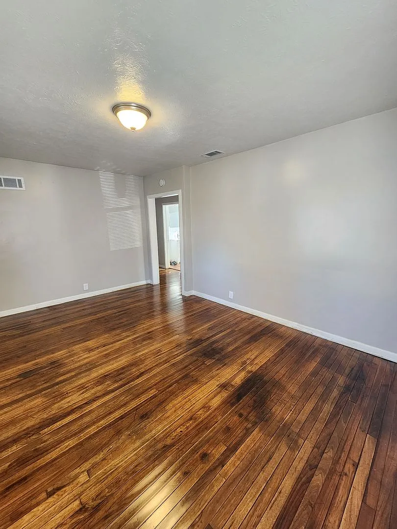 2 Bedroom Home in Kokomo — Photo 4