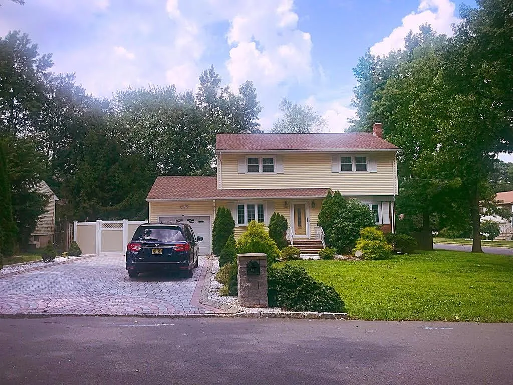 23 Cody Ave photo 1