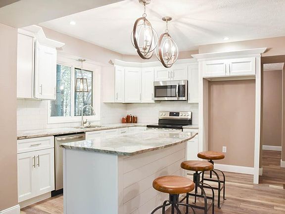 4th image of 6149 Marteney Ave