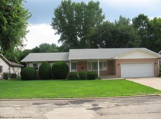 826 14th St, Peru, IL 61354