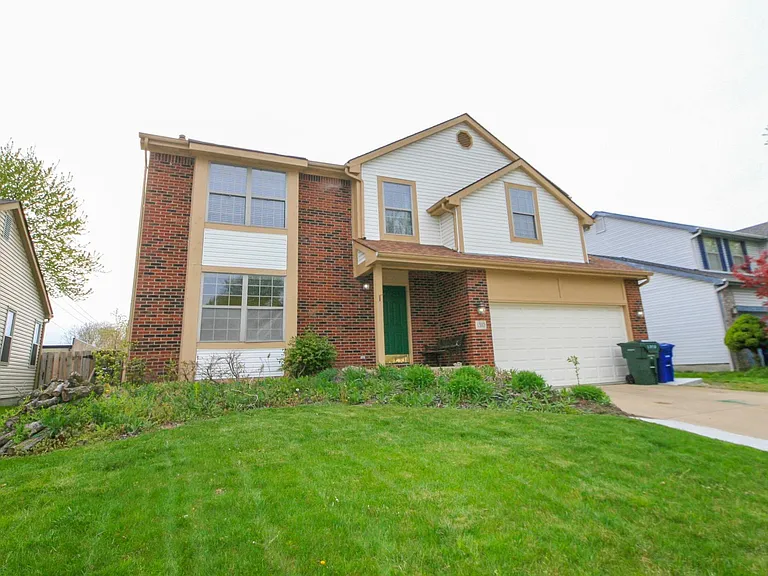 1310 Abbeyhill Dr — Photo 2