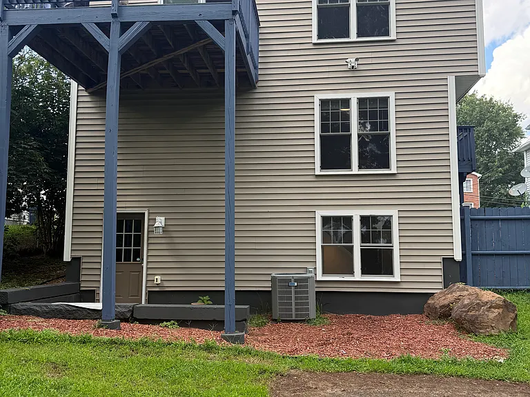 115 Thorniley St #5 — Photo 6