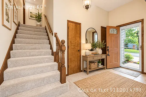 Spacious split-level w/Finished basement #16120 — Photo 2