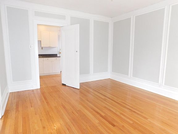 4th image of 534 Hinman Ave #E2