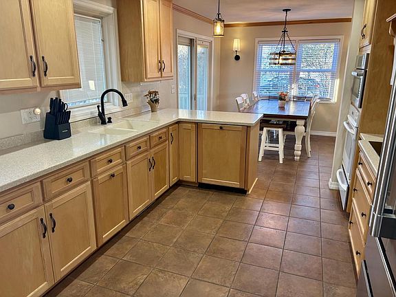 5th image of 1935 Cliffview COURT