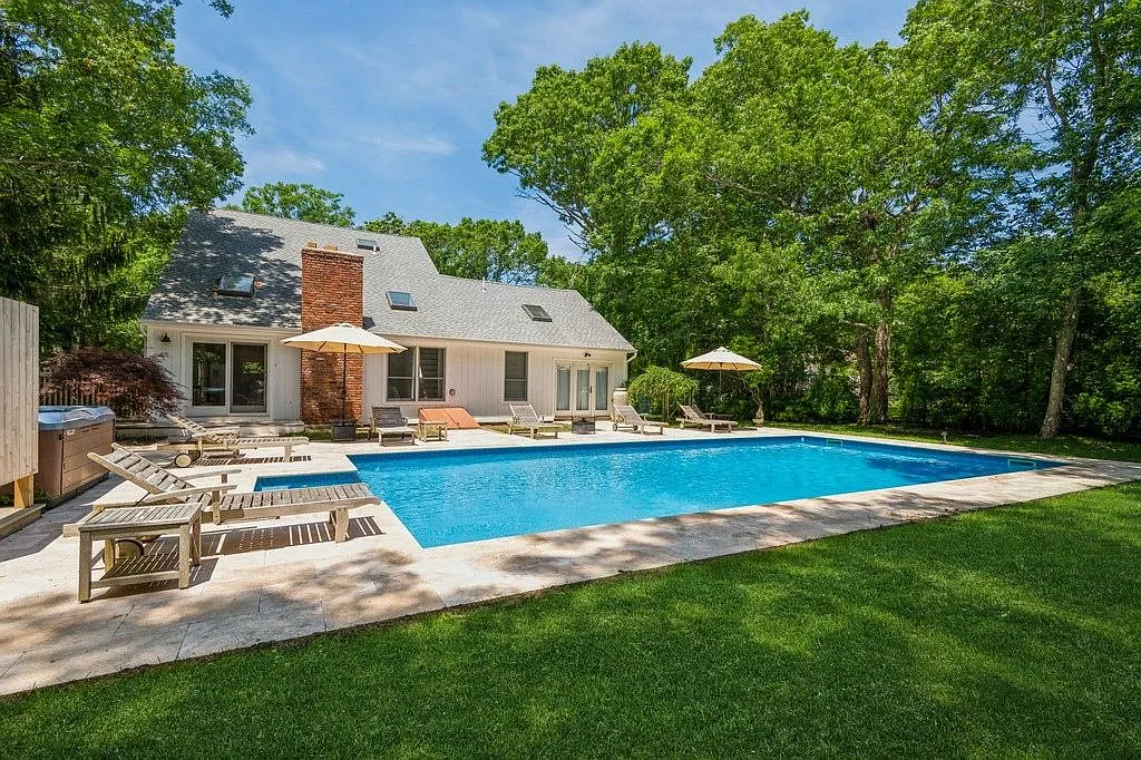A Great Summer Oasis near East Hampton Village — Photo 1
