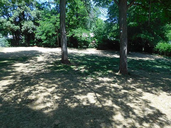 2nd image of 121 Robinhood Dr