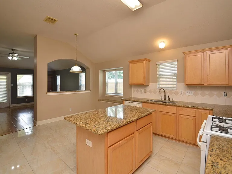 4510 Regal Dr — Photo 11