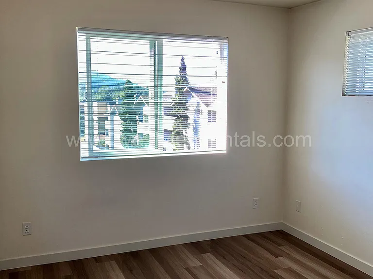 524 32nd St #402 — Photo 21